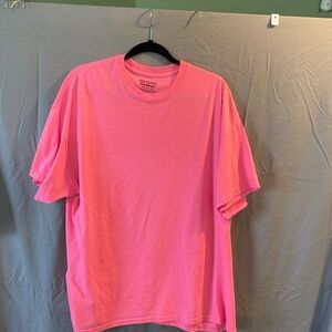 Gildan Men’s Hot Pink Short-Sleeve Crewneck Tee